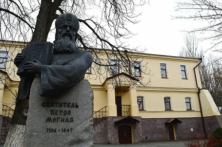 Кијевске богословске школе из Кијевопечерске лавре, селе се у Голосејевски манастир у Кијеву