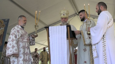 У Јасеновцу литургијски прослављен празник Светих новомученика јасеновачких