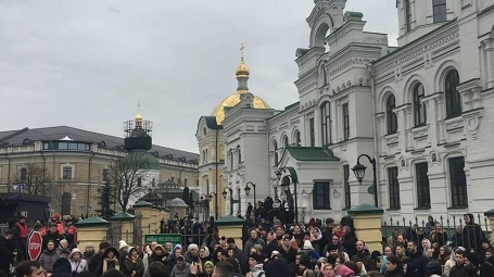 У Кијевско-печерској лаври полиција примjенила силу против парохијана