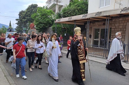 Владика Кирило предводио Спасовданску литију у Херцег Новом