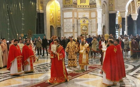 Патријарх Порфирије на Велики четвртак богослужио у Храму Светог Саве на Врачару